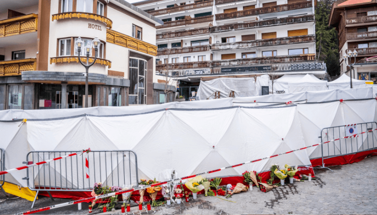 14 ressortissants ont été blessés dans l'incendie de Cran Montana dans la nuit du Nouvel An. © Maxime Schmid / AFP