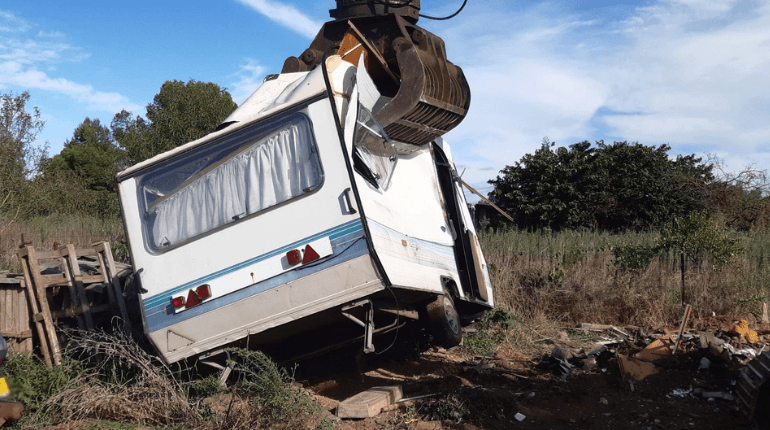 Caravanes et mobil-homes enlevés d'un terrain dans la commune de Paulhan, le 2 septembre 2025. © Préfecture de l'Hérault