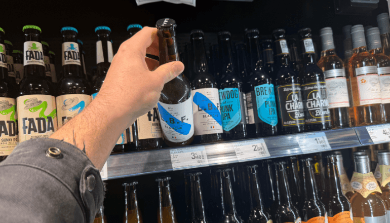 La vente de bières dans des contenants individuels est désormais interdite de 17h à 22h dans le centre-ville. © illustration Hérault Tribune