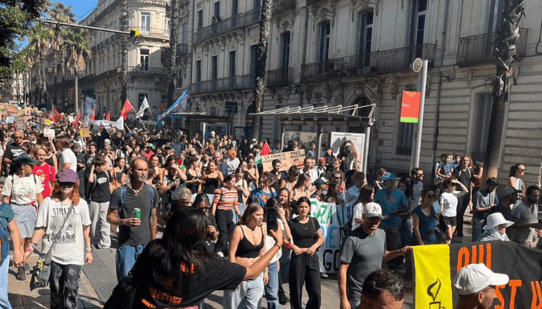 Les manifestants partent de la place de la Comédie à Montpellier, mercredi 10 septembre à 11 h 30. © G. G.