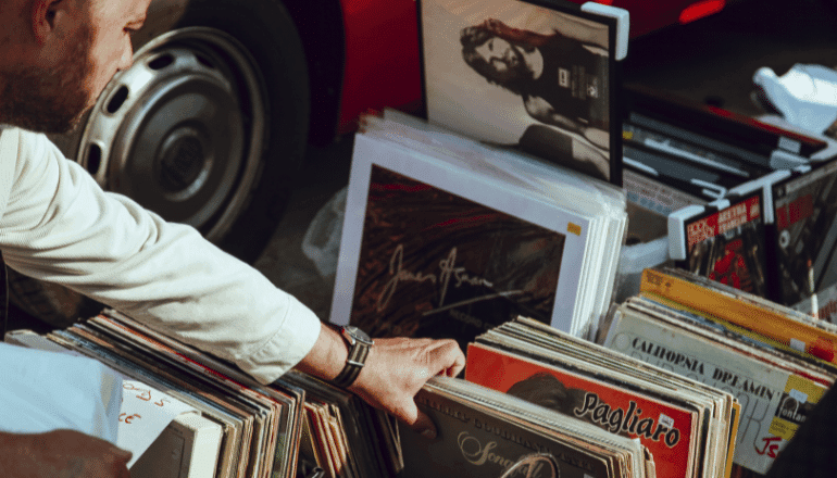 Bacs de vinyles ©️Canva