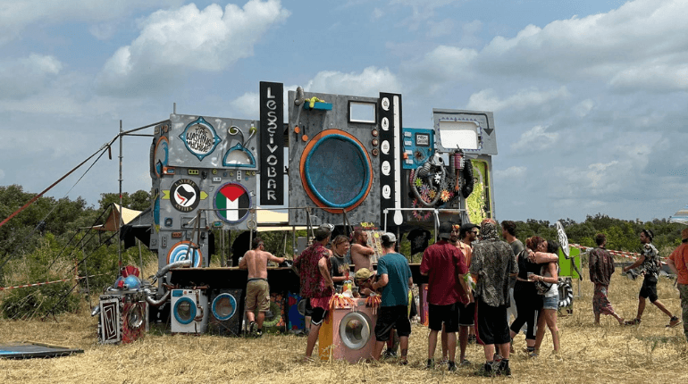 Selon la préfecture, plusieurs milliers de personnes sont attendues ce week-end dans une rave-party. © illustration DR