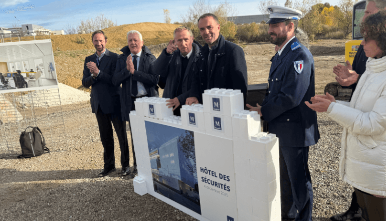 Sébastien Cote et le maire Michaël Delafosse ont posé la première pierre de ce chantier à 65 millions d'euros. © C. D.