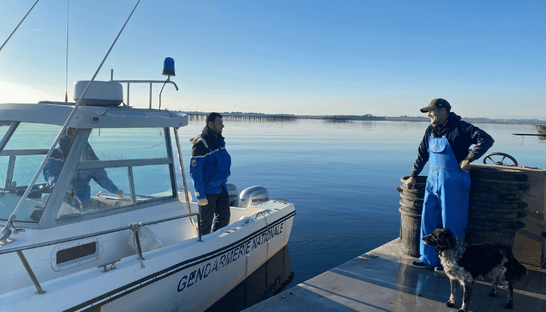 Contrôle d'un ostréiculteur par la gendarmerie le 30 décembre sur l'étang de Thau. © T.O / Hérault Tribune