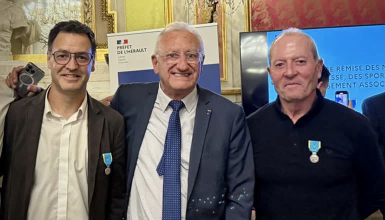 Soixante acteurs de terrain ont reçu la médaille de la jeunesse, des sports et de l'engagement associatif. L’AASS y a brillé avec Jean-Paul Alvarez et Olivier Cantagrill. ©DR