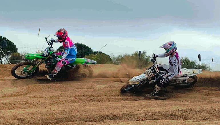Léa Chaput et la Team Puissance F donnent rendez-vous au public pour une journée découverte au Moto club de Saint-Thibéry ©DR