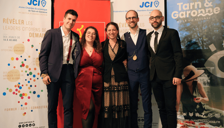 Clothilde Schelstraete au milieu de son bureau exécutif ©JCE Occitanie