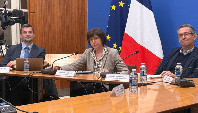 De g. à d. : Yann Louguet, directeur de la DDPP 34, la préfète Chantal Mauchet et Jérôme Despey, président de la Chambre d'agriculture de l'Hérault lors de la conférence, ce lundi 5 janvier, à Montpellier. © C. D.