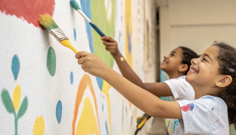 La médiathèque de Portiragnes invite petits et grands à créer une fresque ©Adwa cnv